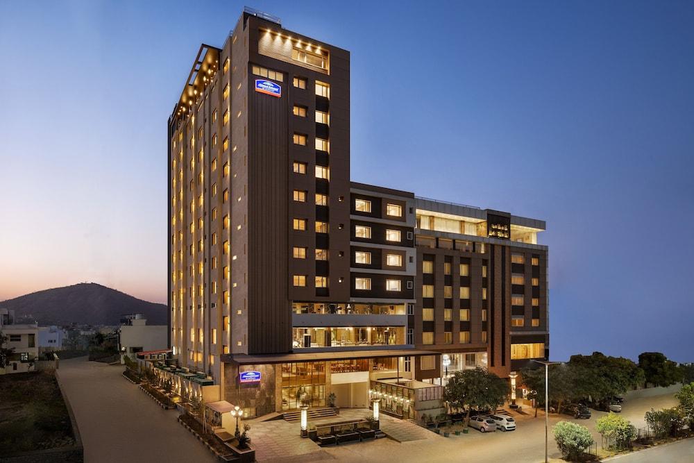 Howard Johnson by Wyndham Udaipur Roop Nagar in Udaipur