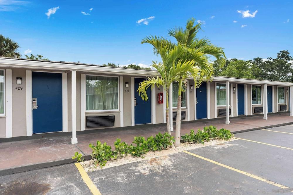 Travelodge by Wyndham Kissimmee/Orlando in Kissimmee, Fl
