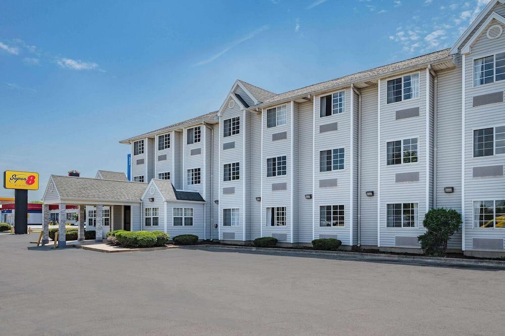 Super 8 by Wyndham Joliet in Joliet, Il