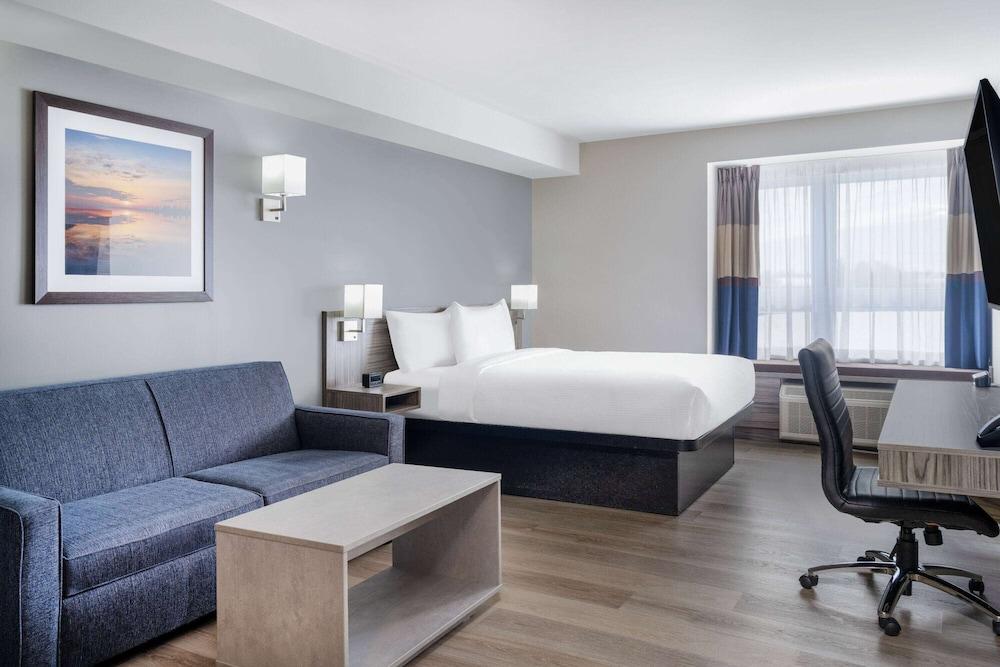 Microtel Inn & Suites by Wyndham Kanata Ottawa West in Ottawa, On