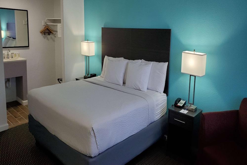 Travelodge by Wyndham Livonia/Canton/Novi Detroit Area in Livonia, Mi