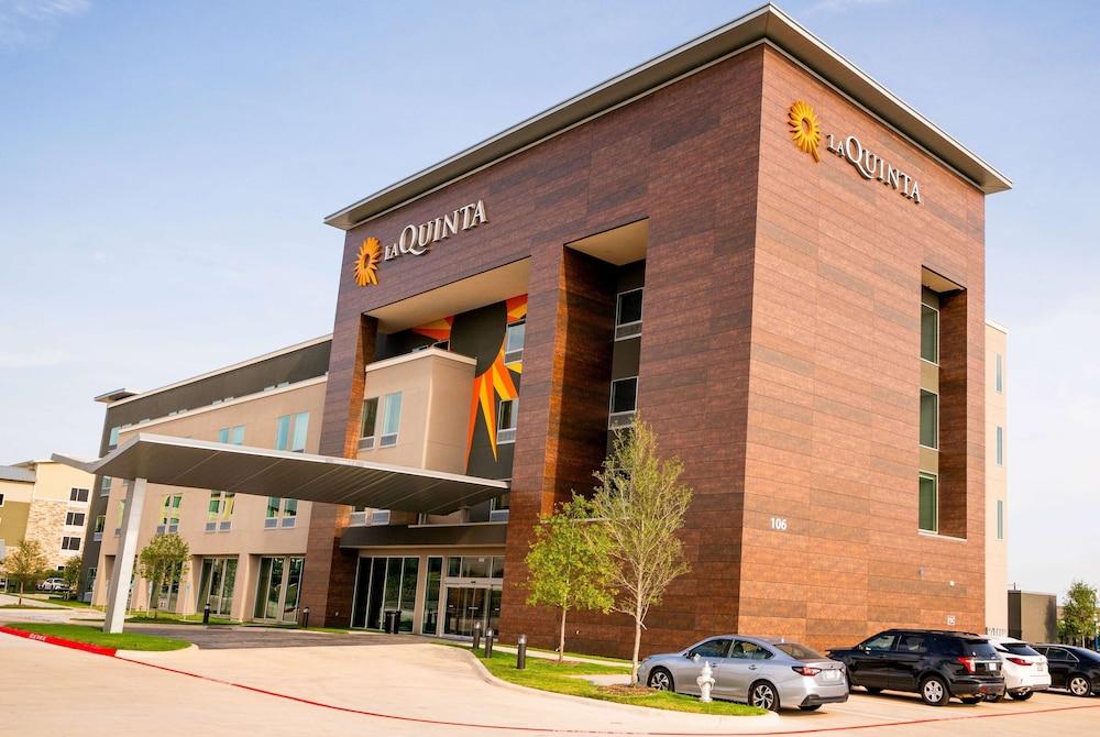 La Quinta Inn & Suites by Wyndham Austin Parmer/Tech Ridge in Austin, Tx