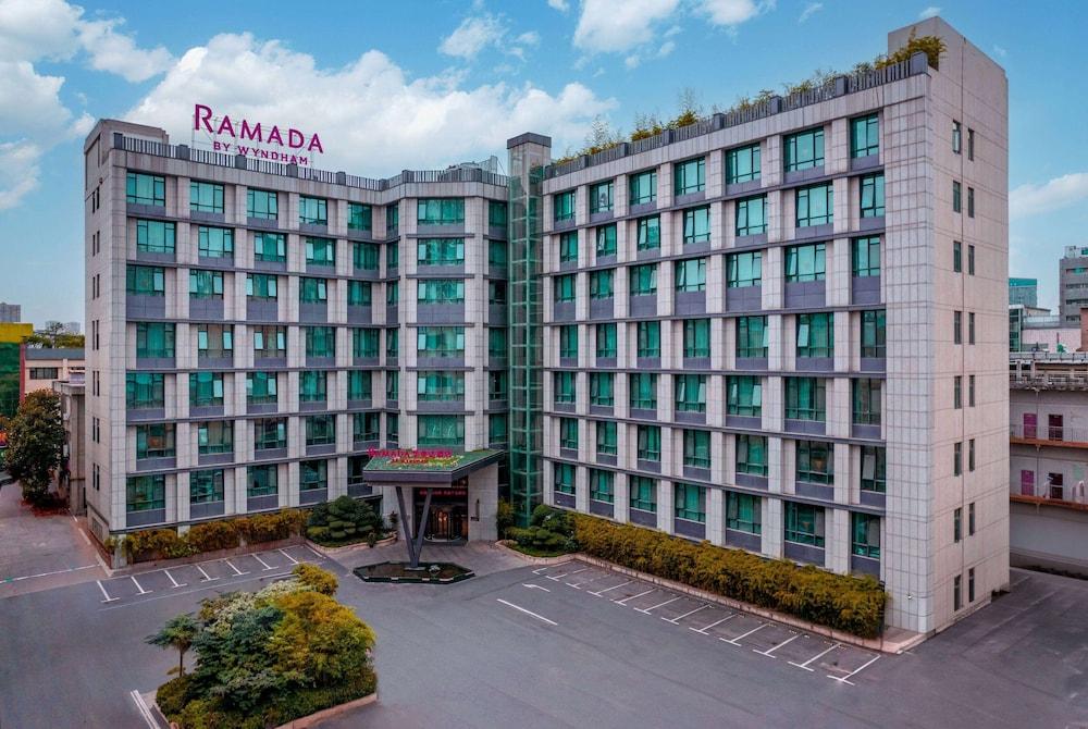 Ramada by Wyndham Xiangyang Fancheng in Xiangyang