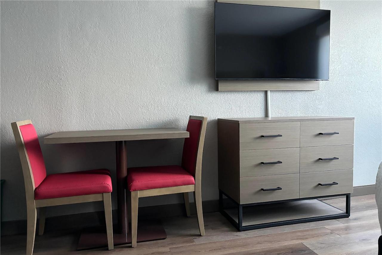 Hawthorn Extended Stay by Wyndham Ft Lauderdale Cypress Crk in Fort Lauderdale, Fl