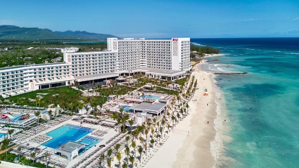 RIU PALACE AQUARELLE in Falmouth