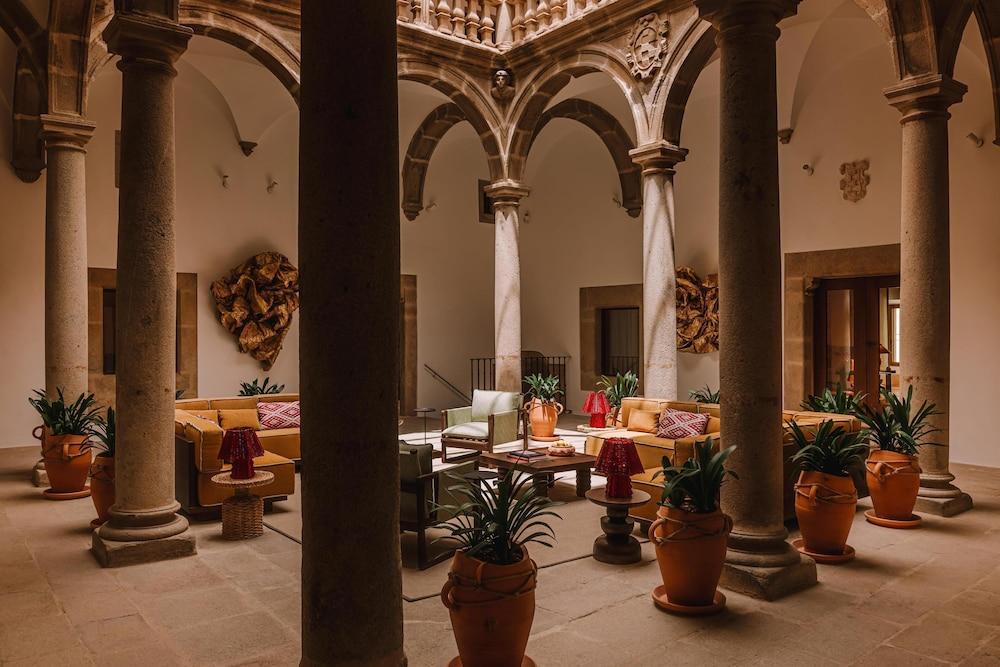 Palacio De Godoy Caceres, Curio Collection By Hilton in Caceres