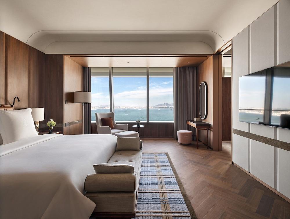 Four Seasons Hotel Dalian in Dalian